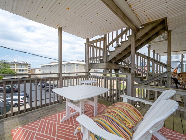 Outdoor dining - Charming 2 bedroom condo ocean block mid-town! (Ocean City)