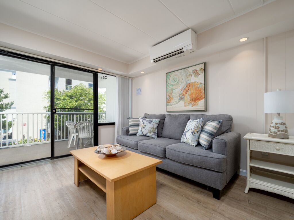 Charming One Bedroom Ocean Block on 35th Street