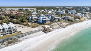 靠近海滩、免费海滩班车