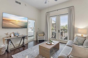 TV - Private Beach, Free Beach Shuttle, Playground, Pool, 2 Bikes `Sandy Sisters` (Santa Rosa Beach)