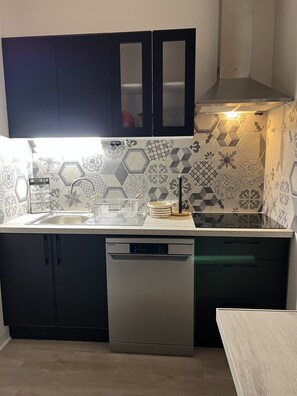 Dishwasher - Gîtes and Gym (Lesparre-Médoc)