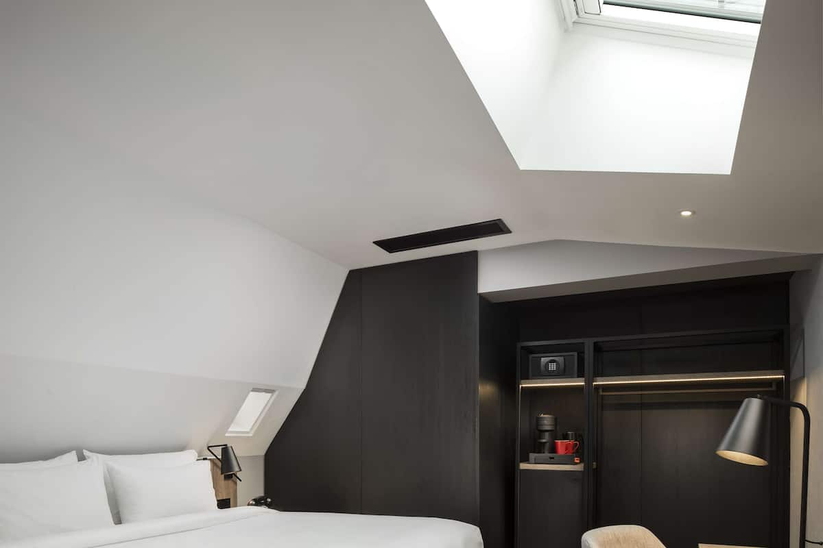Standard Room | 1 bedroom, hypo-allergenic bedding, in-room safe, desk