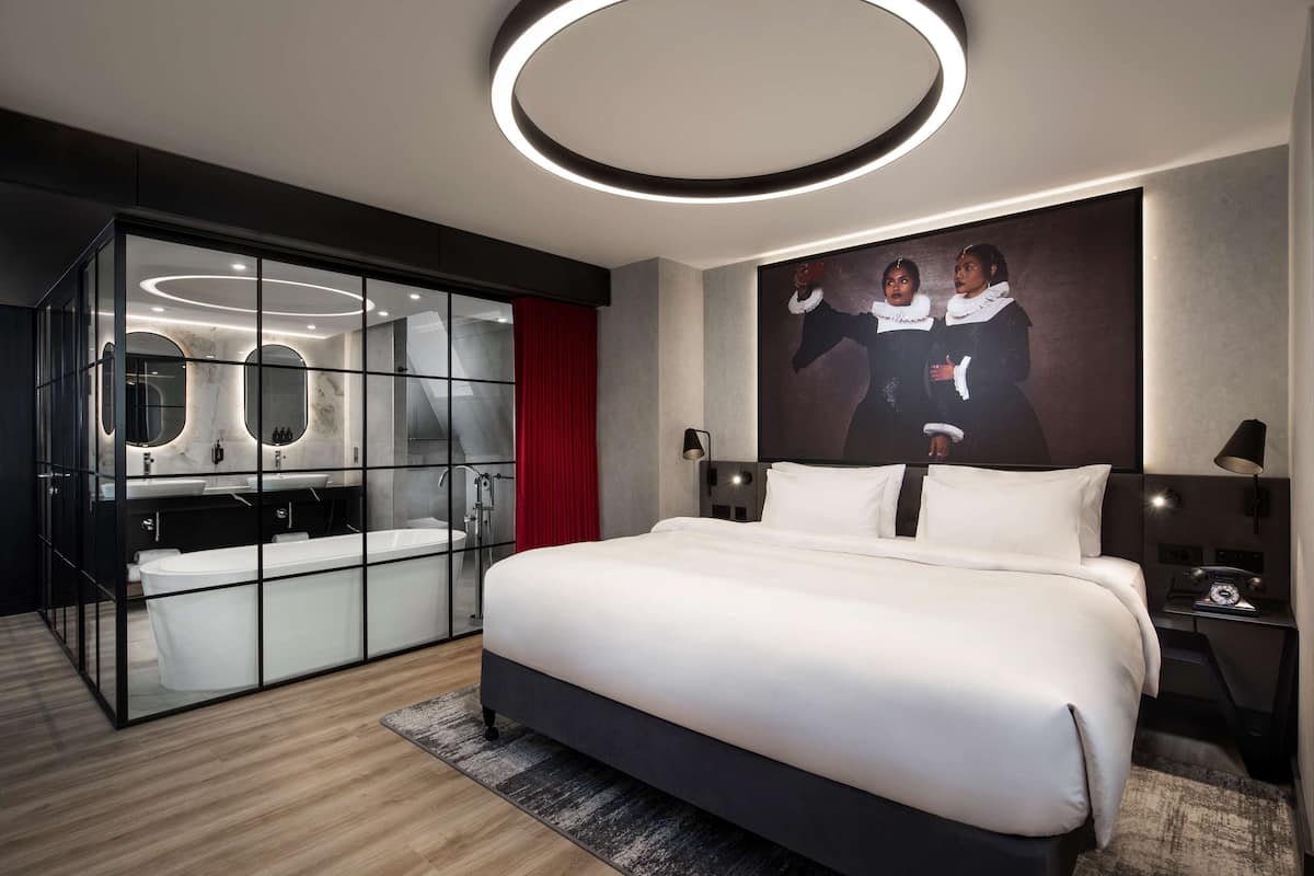 Suite (St Georges View) | 1 bedroom, hypo-allergenic bedding, in-room safe, desk