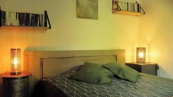 4 bedrooms, desk, iron/ironing board, travel cot