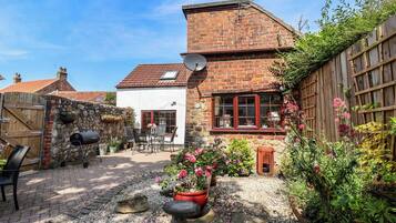 Cottage | Outdoor dining