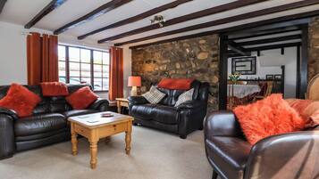 Cottage | Living area