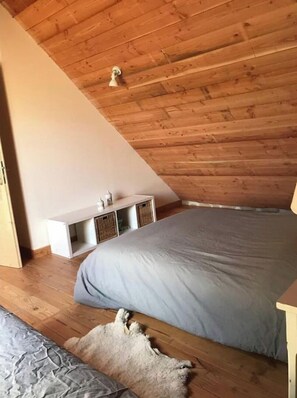 1 chambre, fer et planche à repasser, lit parapluie, Wi-Fi gratuit