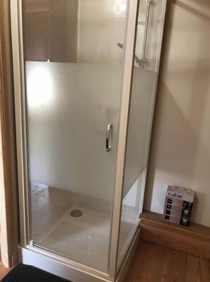 Shower, hair dryer, towels, toilet paper - Baptiste's house in the village of La Monédière (Chaumeil)
