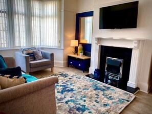 House | Living room - Clifton Stylish Hot Tub House in Blackpool (Blackpool)