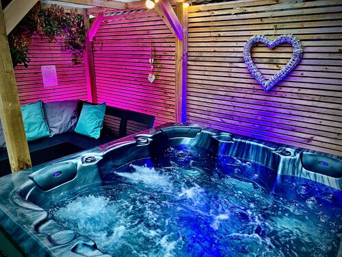 Clifton Stylish Hot Tub House in Blackpool