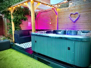 House | Property grounds - Clifton Stylish Hot Tub House in Blackpool (Blackpool)