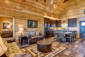 TV, fireplace, video games - DIVINE VIEW - 2 BEDROOMS IN THE SMOKIES! (Sevierville)