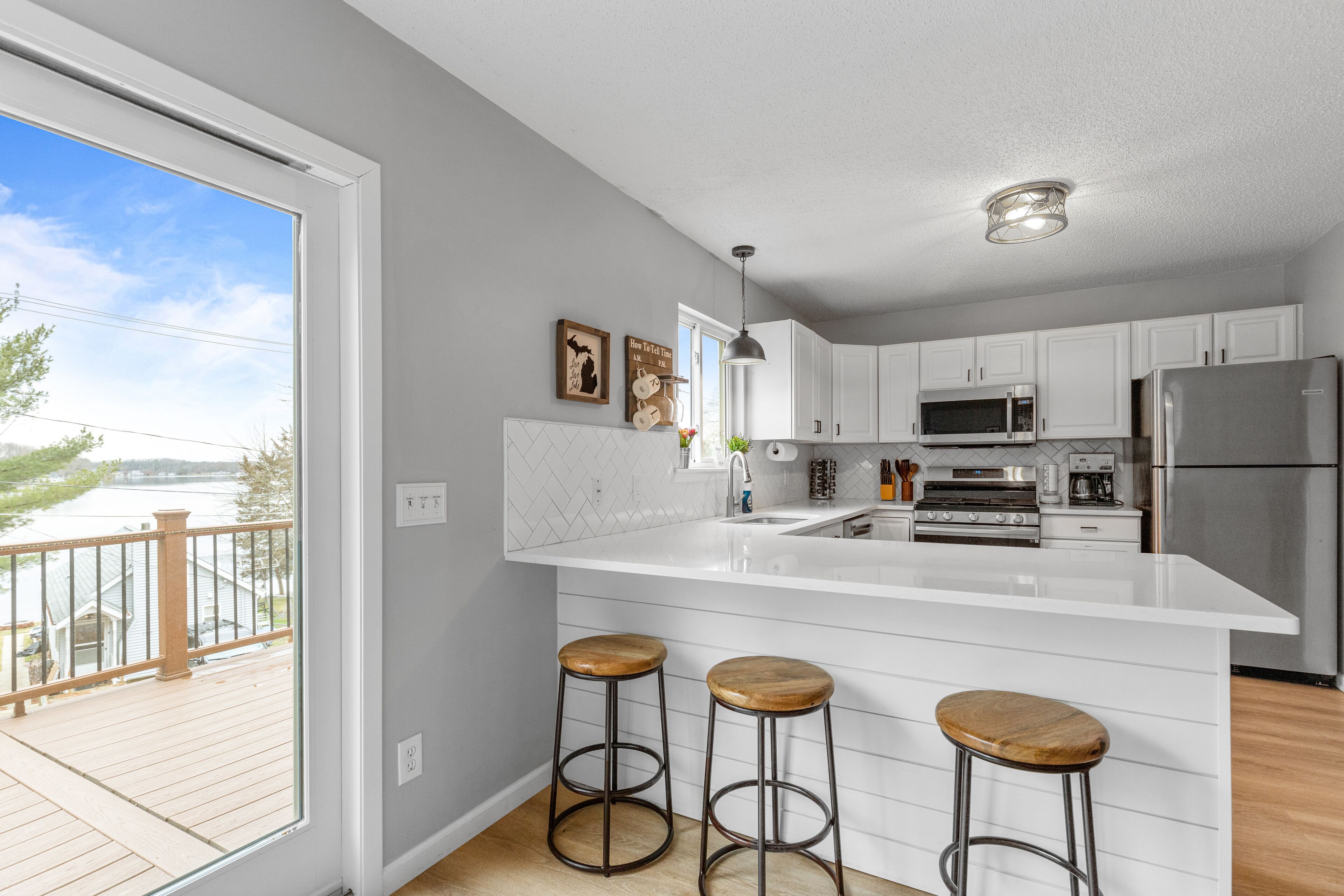 Refrigerador, microondas, horno y parrilla de estufa 