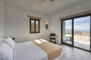 7 camere, una cassaforte in camera, una scrivania, ferro/asse da stiro