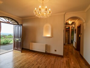 Cottage | 3 bedrooms, individually decorated, individually furnished, free WiFi - Braeside Farm House (Ballymena)