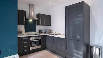 Apartment, 1 Bedroom | Private kitchen | Full-size fridge, microwave, oven, stovetop