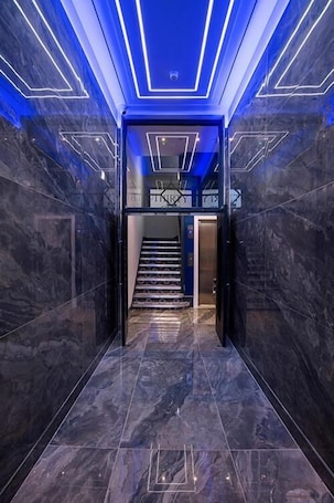 Reception. Cavern Quarter Apts - 31 North John St