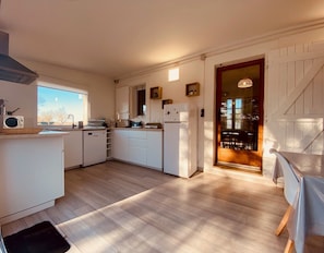 Private kitchen - A cozy house on the shores of the Etang de Thau, near bike paths. (Marseillan)