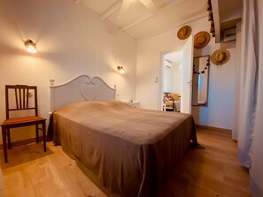 Room - A cozy house on the shores of the Etang de Thau, near bike paths. (Marseillan)