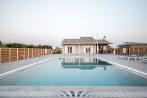 Outdoor pool - O.live Villa, 2 Bedroom  Private Pool,5minutes from beach (Κάτω Γούβες)