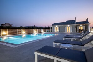 Outdoor pool - O.live Villa, 2 Bedroom  Private Pool,5minutes from beach (Κάτω Γούβες)
