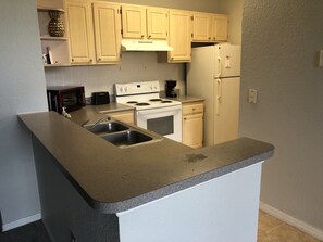 冰箱、微波炉、烤箱、炉灶