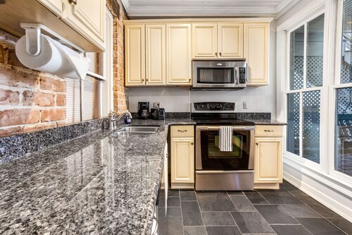 Walk Everywhere From This Charming Garden Apartment by Lucky Savannah