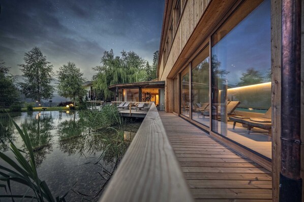 المنشأة من الخارج