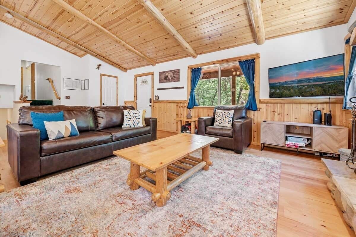 TV, fireplace, stereo