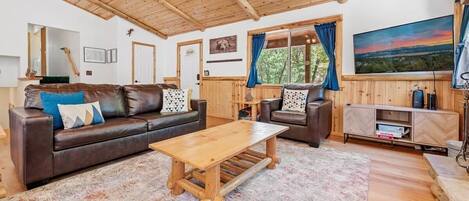 TV, fireplace, stereo
