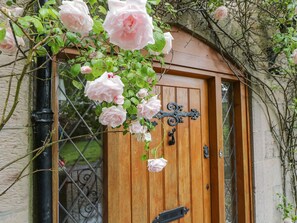 Property grounds - The Lodge (Penrith)