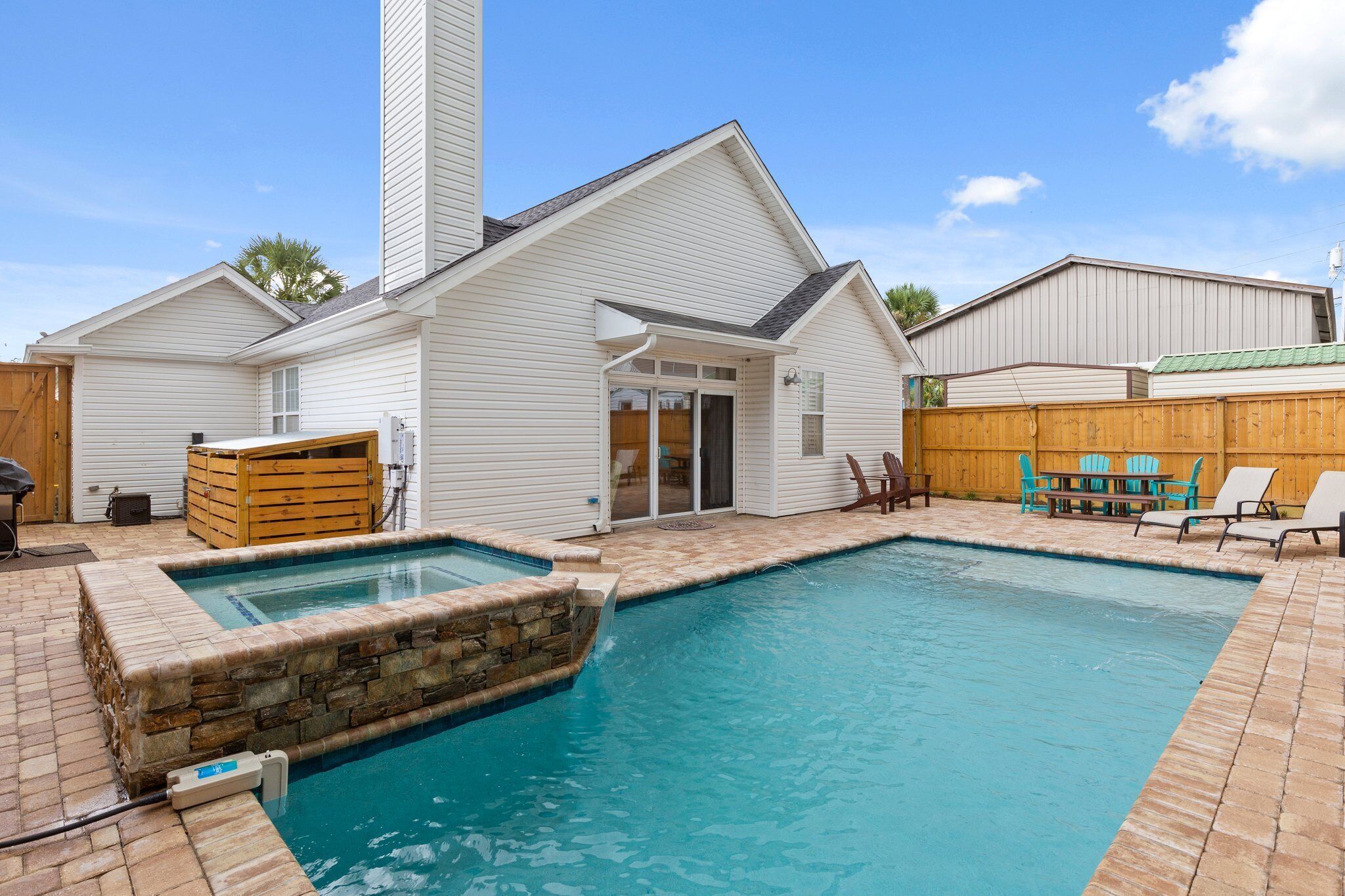 PRIVATE POOL, Spectacular Family Getaway, Backyard Oasis, Close to Beach!