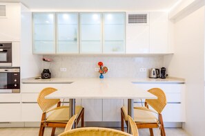 Fridge, microwave, oven, dishwasher - Marina Real - Sea view by HD PROPERTIES (Vilamoura)