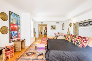 4 bedrooms, iron/ironing board, free WiFi, bed sheets