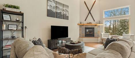 Smart TV, fireplace