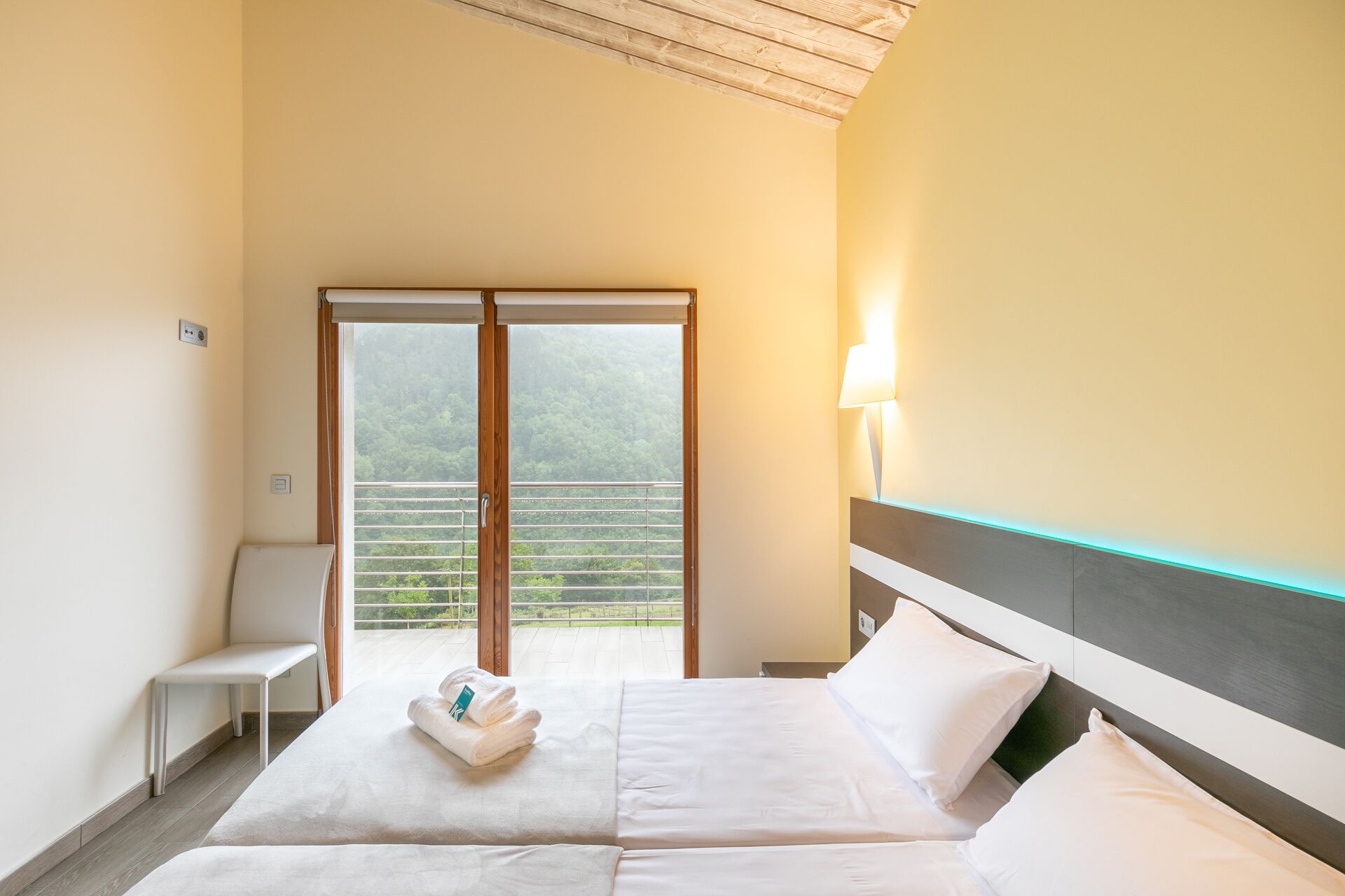 3 slaapkamers, een strijkplank/strijkijzer, wifi, beddengoed