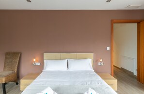 3 quartos, ferros/tábuas de passar roupa, Wi-Fi, roupa de cama