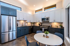 Fridge, microwave, oven, stovetop - The Prickly Pear @ Palisade Legends (Clifton)