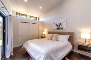 2 عدّة غرف نوم ومكواة/لوح كي وواي فاي مجانًا وملاء�ات أسرّة