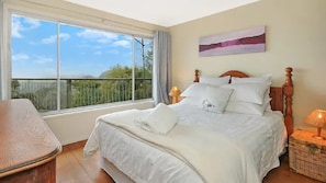 5 habitaciones, tabla de planchar con plancha y cuna de viaje