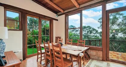 Nagual Retreat in Leura with views
