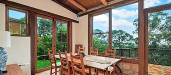 Nagual Retreat in Leura with views