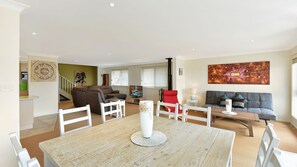 Smart TV, fireplace - Aisling View in Blackheath (Blackheath)
