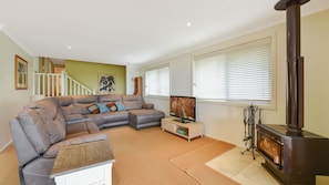 Smart TV, fireplace - Aisling View in Blackheath (Blackheath)