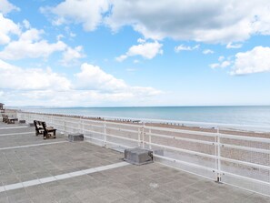 Property grounds - No. Five - Worthing  - sleeps 6 guests  in 2 bedrooms (Worthing)