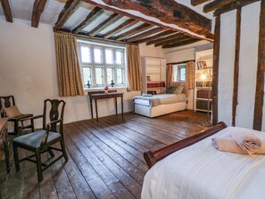 Cottage | 4 bedrooms, individually decorated, individually furnished, free WiFi - Y Fferm (Mold)