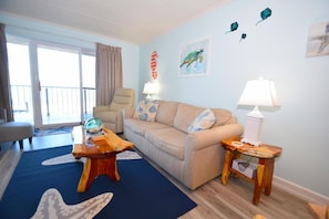 Condo, 2 chambres | Aire de séjour