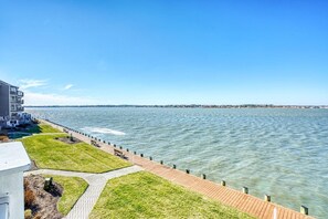 Condo, 2 Bedrooms | Property grounds