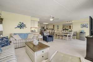 Condo, 2 Bedrooms | Living area