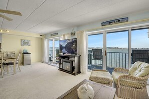 Condo, 2 Bedrooms | Living area